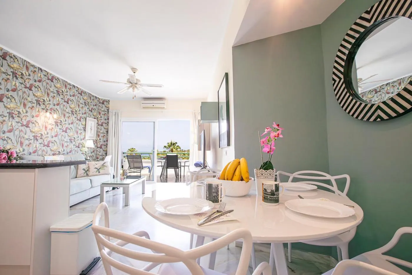 Apartment In Beachfront Complex In El Duque Area, Costa Adeje
