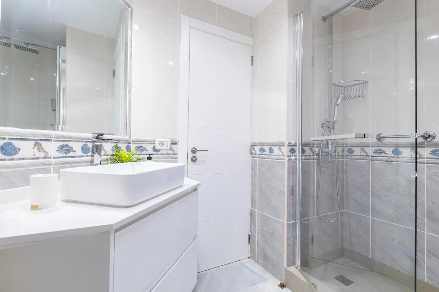 Apartment In Beachfront Complex In El Duque Area, Costa Adeje  Costa Adeje (Tenerife)