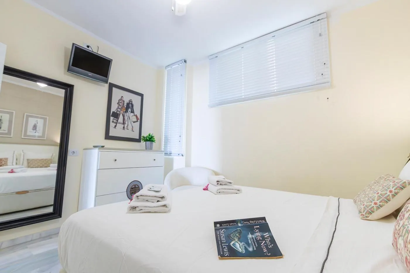 Apartment In Beachfront Complex In El Duque Area, Costa Adeje